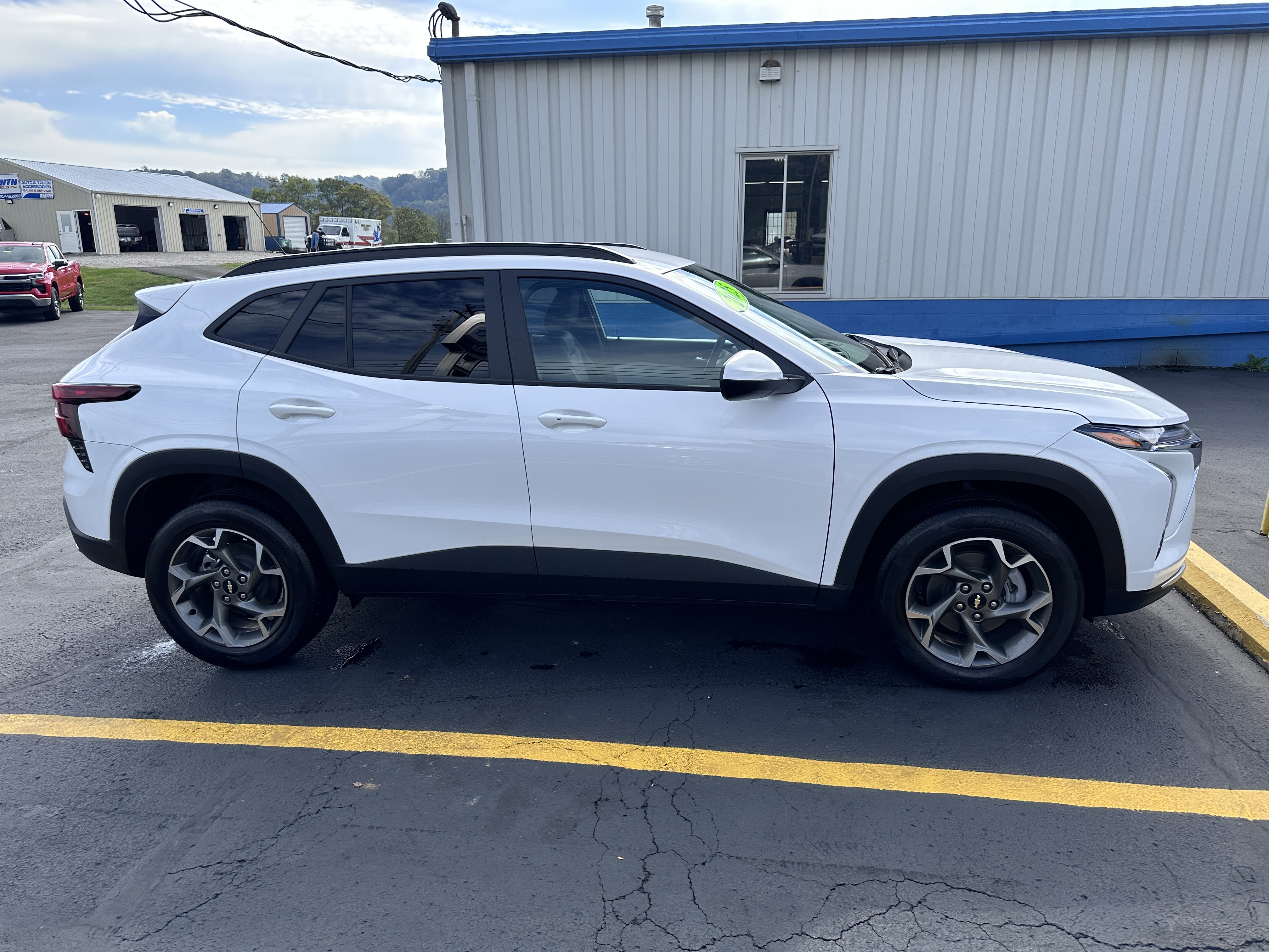 Used 2025 Chevrolet Trax LT w/ Driver Confidence Package image 7