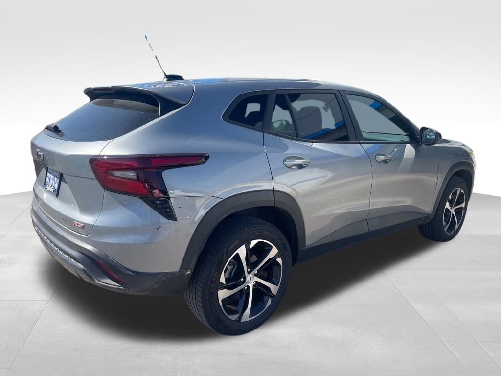 Used 2024 Chevrolet Trax RS FWD image 7