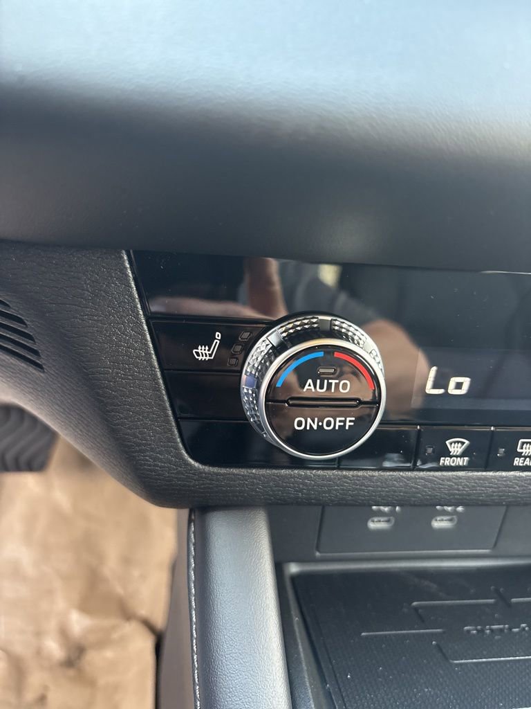 New 2026 Mitsubishi Outlander FWD image 21