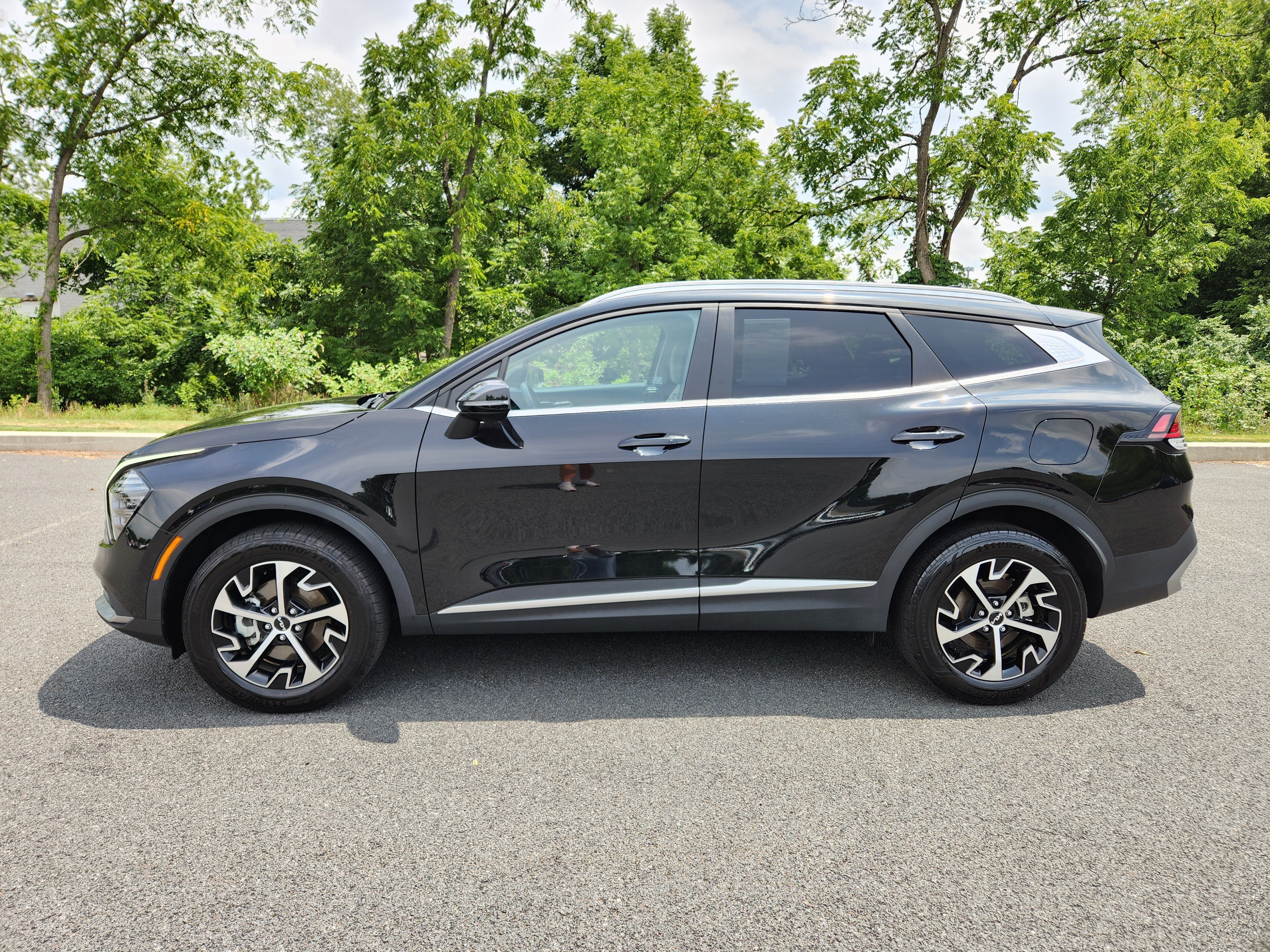 Used 2025 Kia Sportage EX AWD/4WD image 5