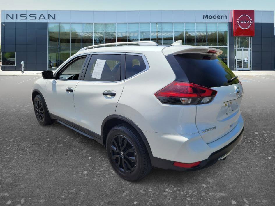 Used 2018 Nissan Rogue SV w/ Premium Package image 6