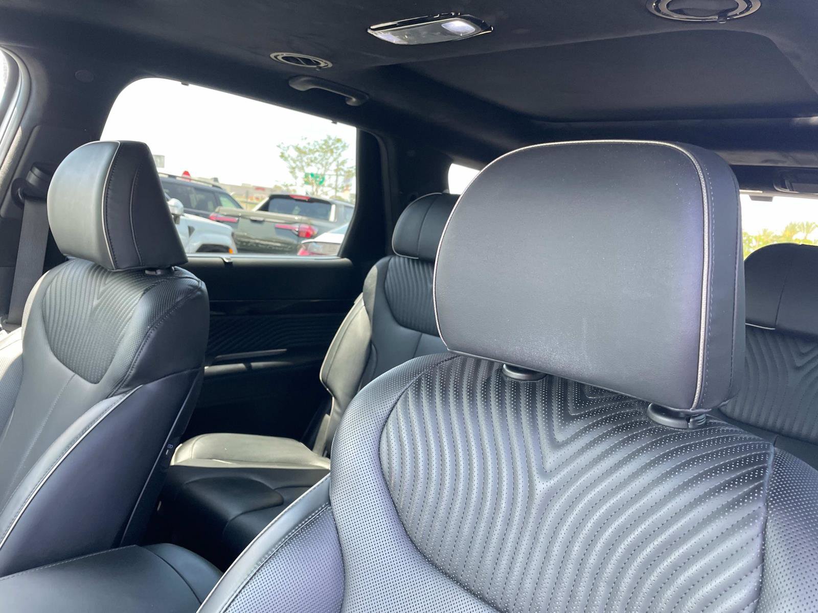 Used 2025 Hyundai Palisade Calligraphy image 23