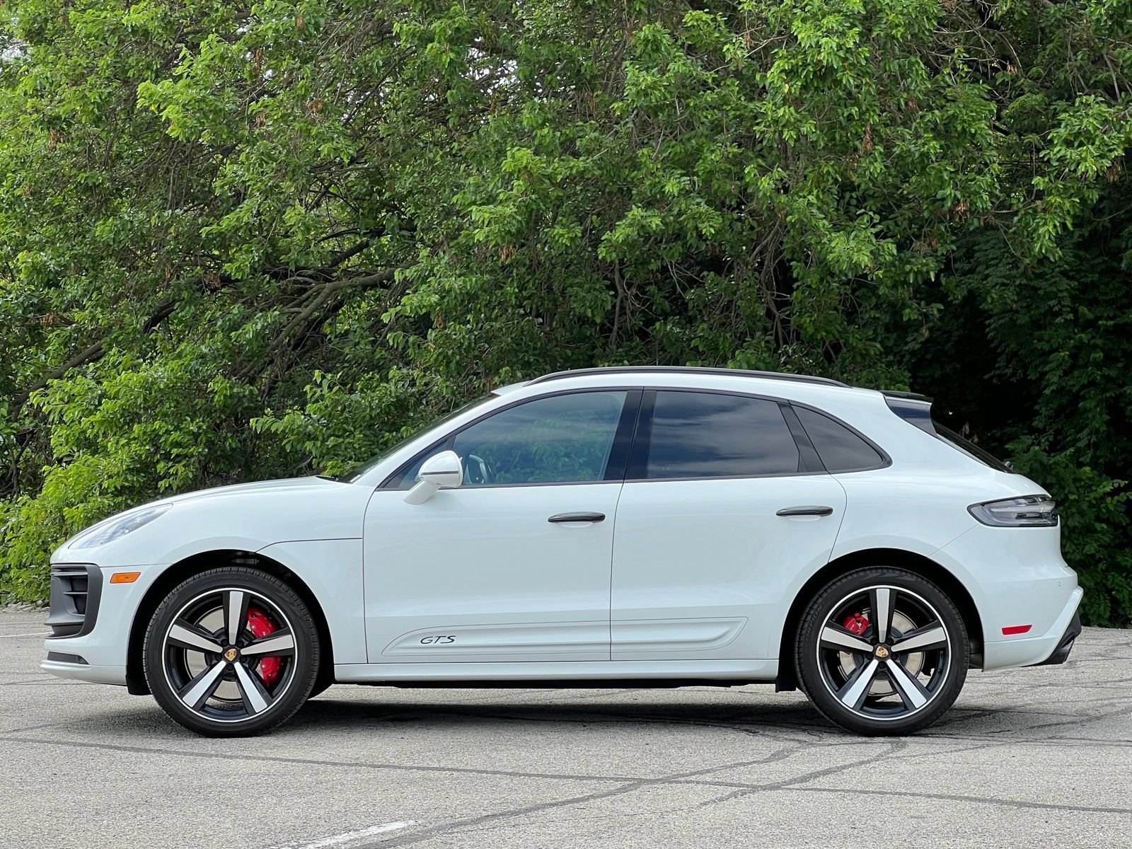 Certified 2024 Porsche Macan GTS AWD/4WD image 2
