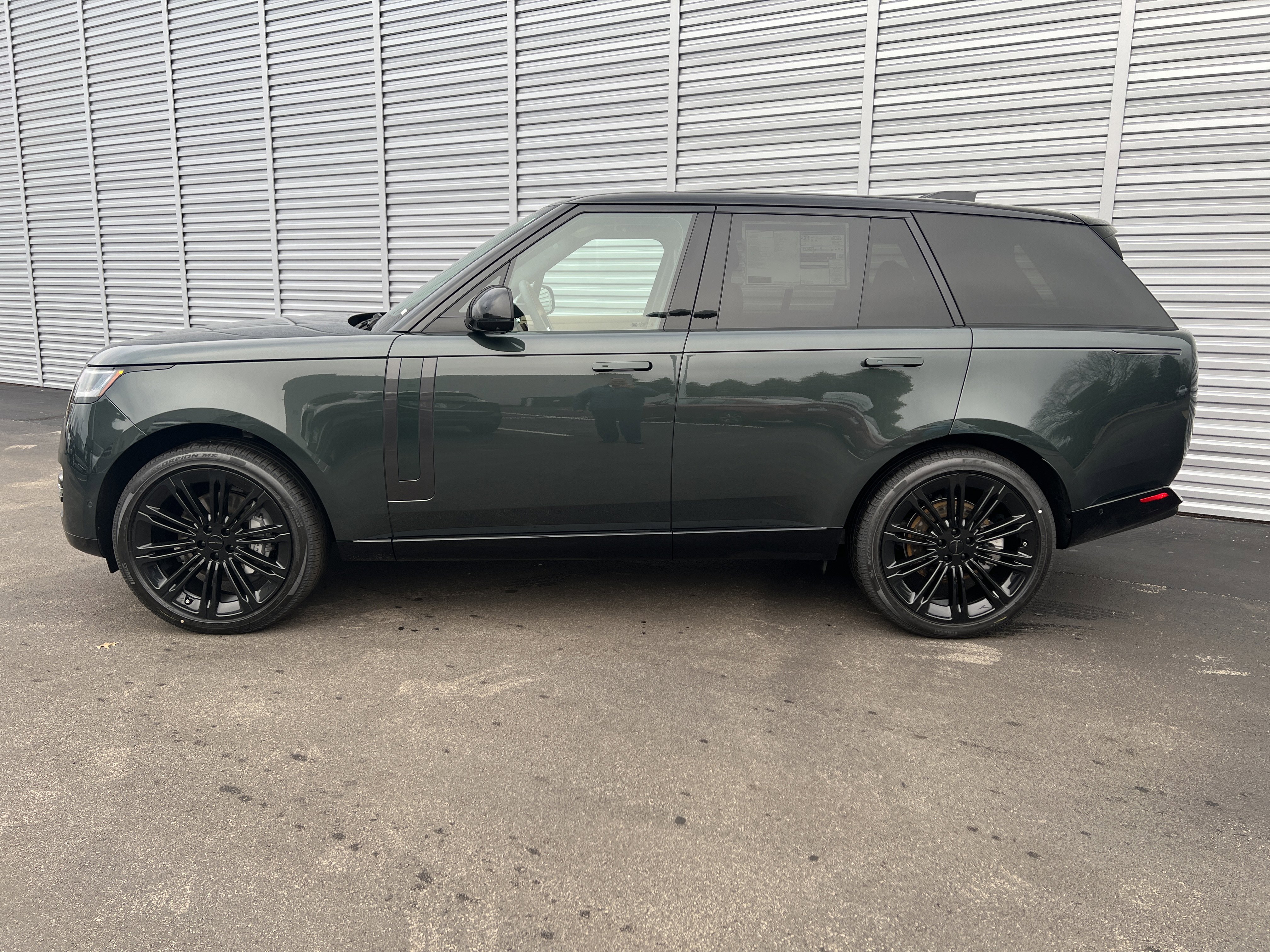 New 2026 Land Rover Range Rover SE image 2
