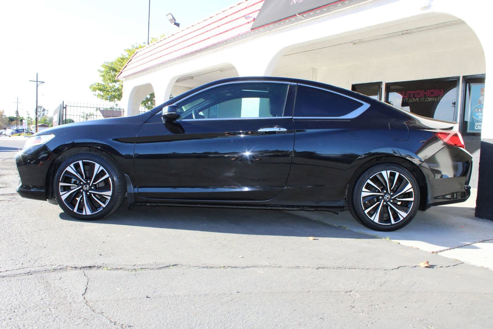 Used 2017 Honda Accord EX-L image 9