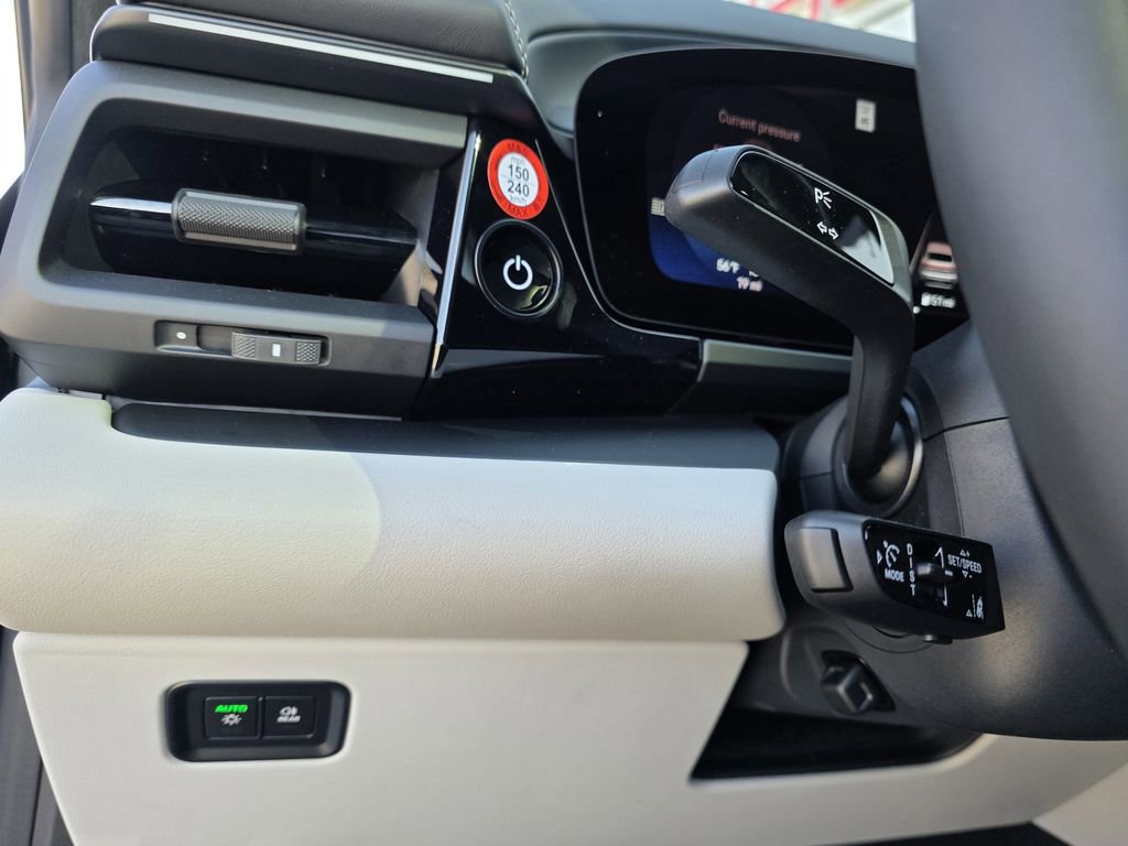 New 2025 Porsche Macan Turbo Electric AWD/4WD image 26