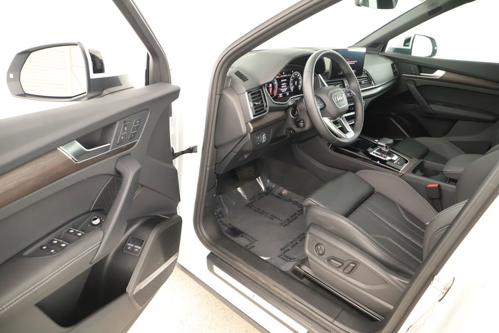 Certified 2025 Audi Q5 e Premium Plus w/ Premium Plus Package image 14