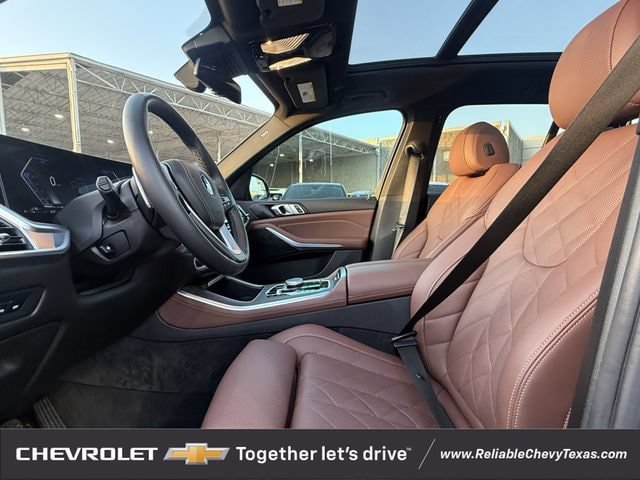 Used 2024 BMW X5 xDrive50e w/ Parking Assistance Package AWD/4WD image 27