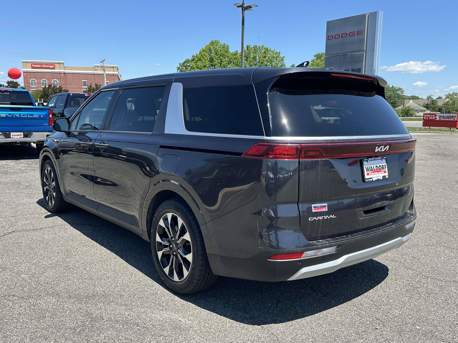 Used 2024 Kia Carnival EX FWD video 2