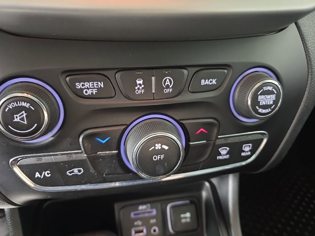 Used 2016 Jeep Cherokee Trailhawk w/ Leather Interior Group image 20