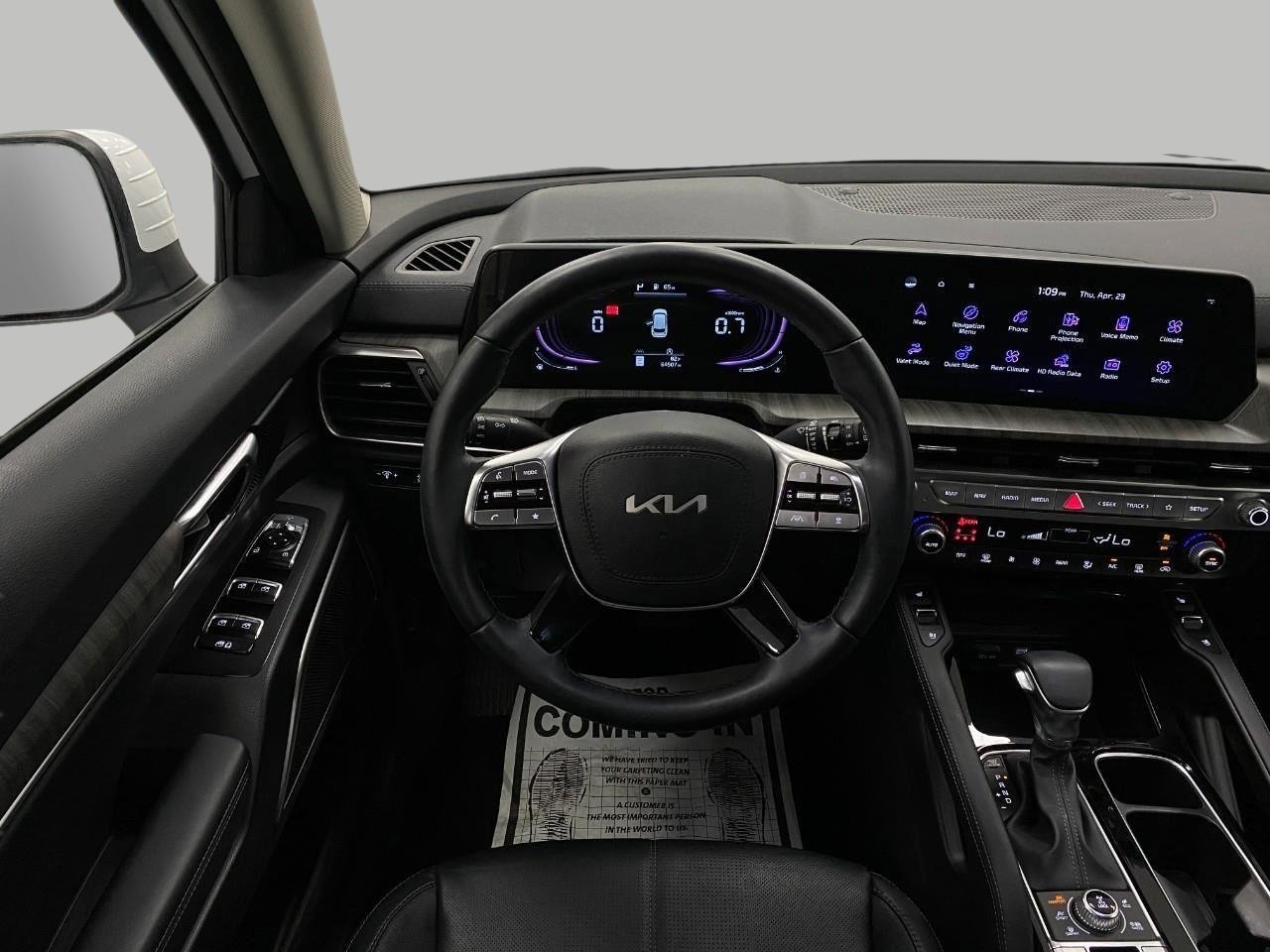Used 2025 Kia Telluride EX w/ EX Captain's Chair Package AWD/4WD image 14