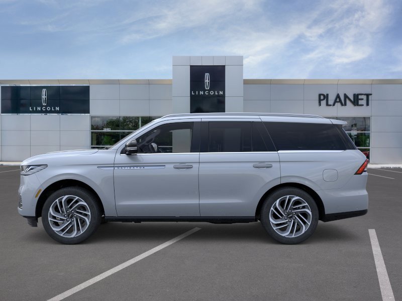 New 2026 Lincoln Navigator Reserve AWD/4WD image 3