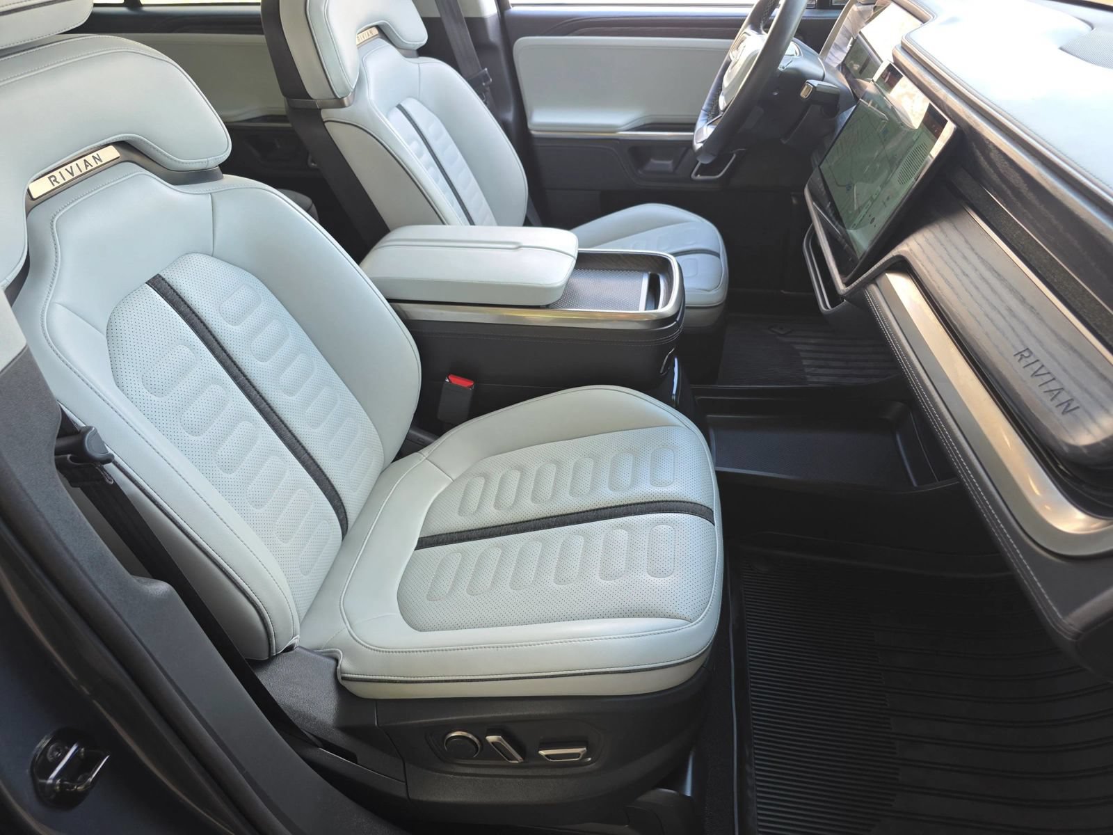 Used 2023 Rivian R1S Adventure Quad AWD/4WD image 29