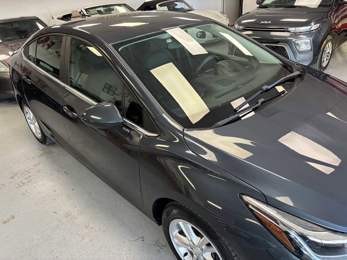 Used 2018 Chevrolet Cruze LT w/ Convenience Package image 4