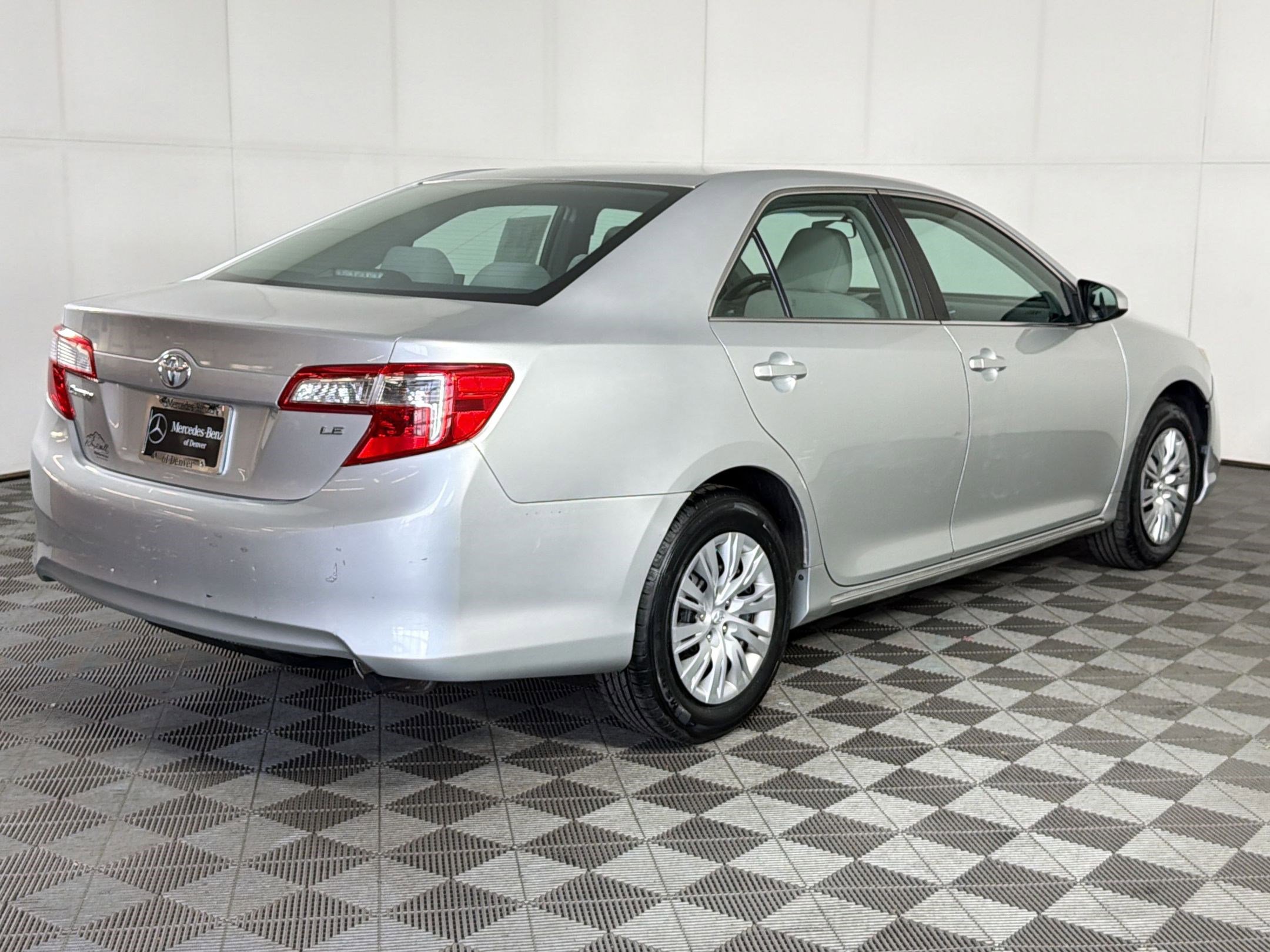 Used 2012 Toyota Camry LE image 9