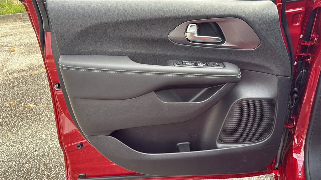 New 2026 Chrysler Voyager LX image 17