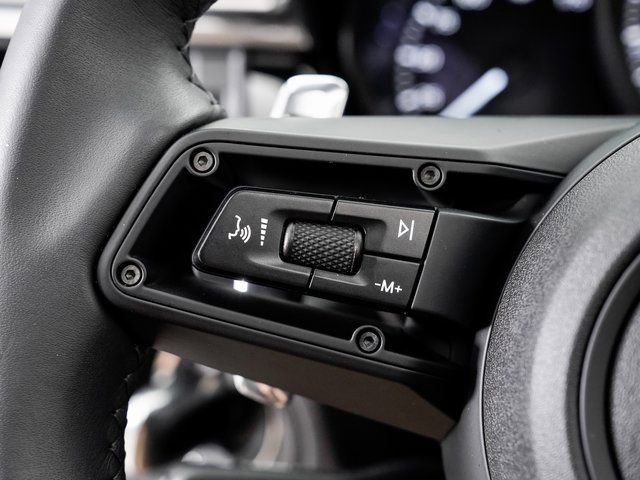 Certified 2025 Porsche Macan image 14