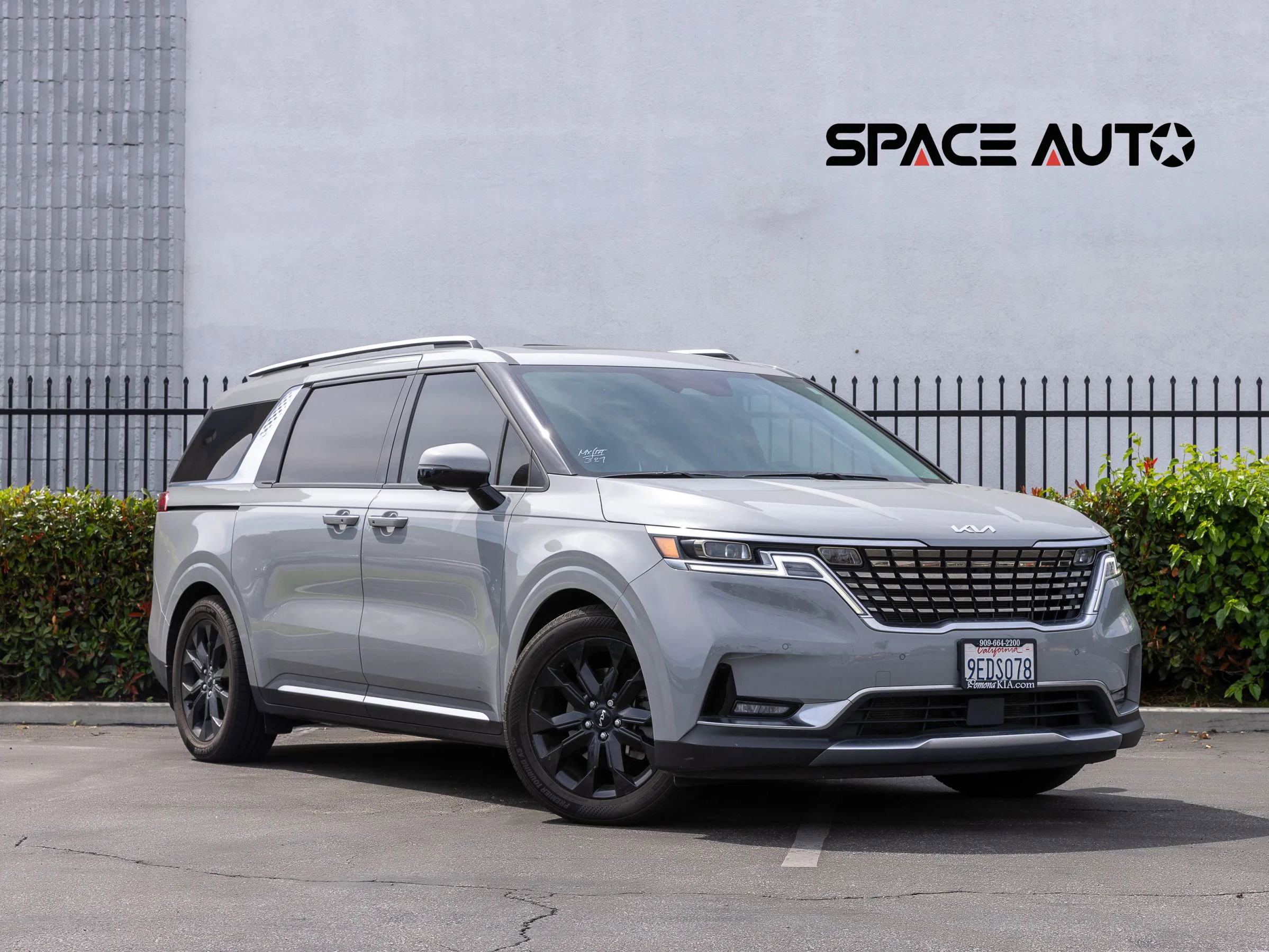 Used 2022 Kia Carnival SX Prestige image 1