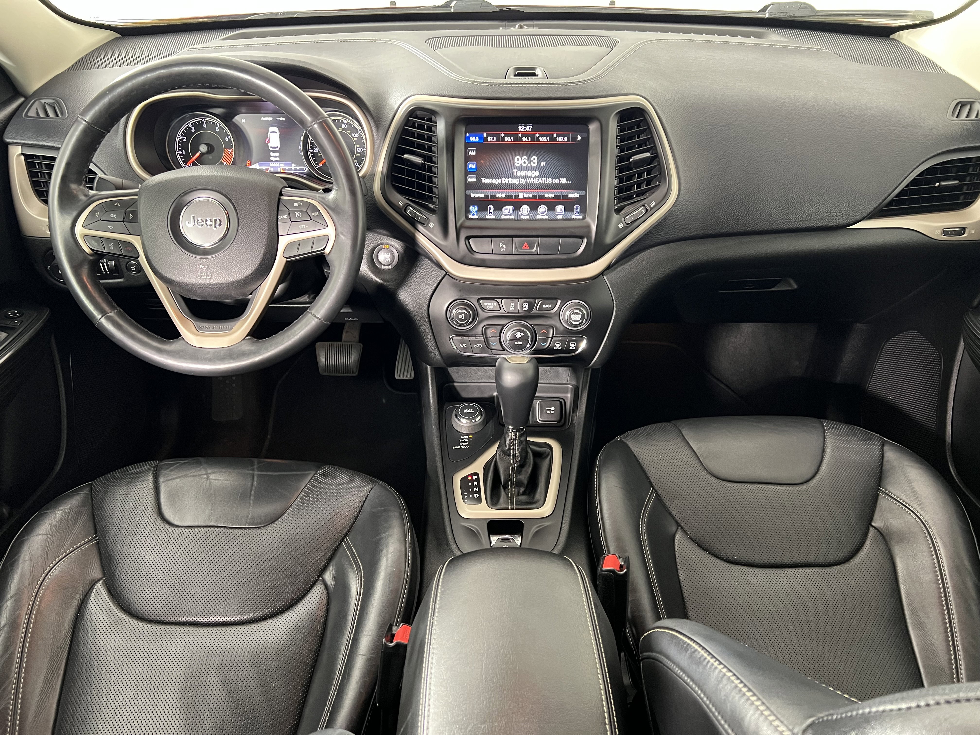 Used 2015 Jeep Cherokee Limited w/ Luxury Group AWD/4WD image 21