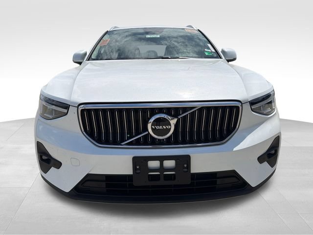 Used 2023 Volvo XC40 B5 Plus w/ Protection Package Premier AWD/4WD image 2