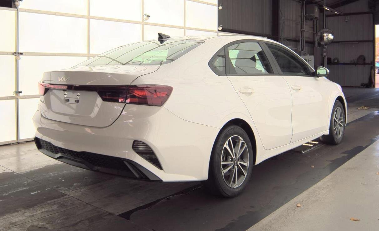 Used 2023 Kia Forte LXS image 8