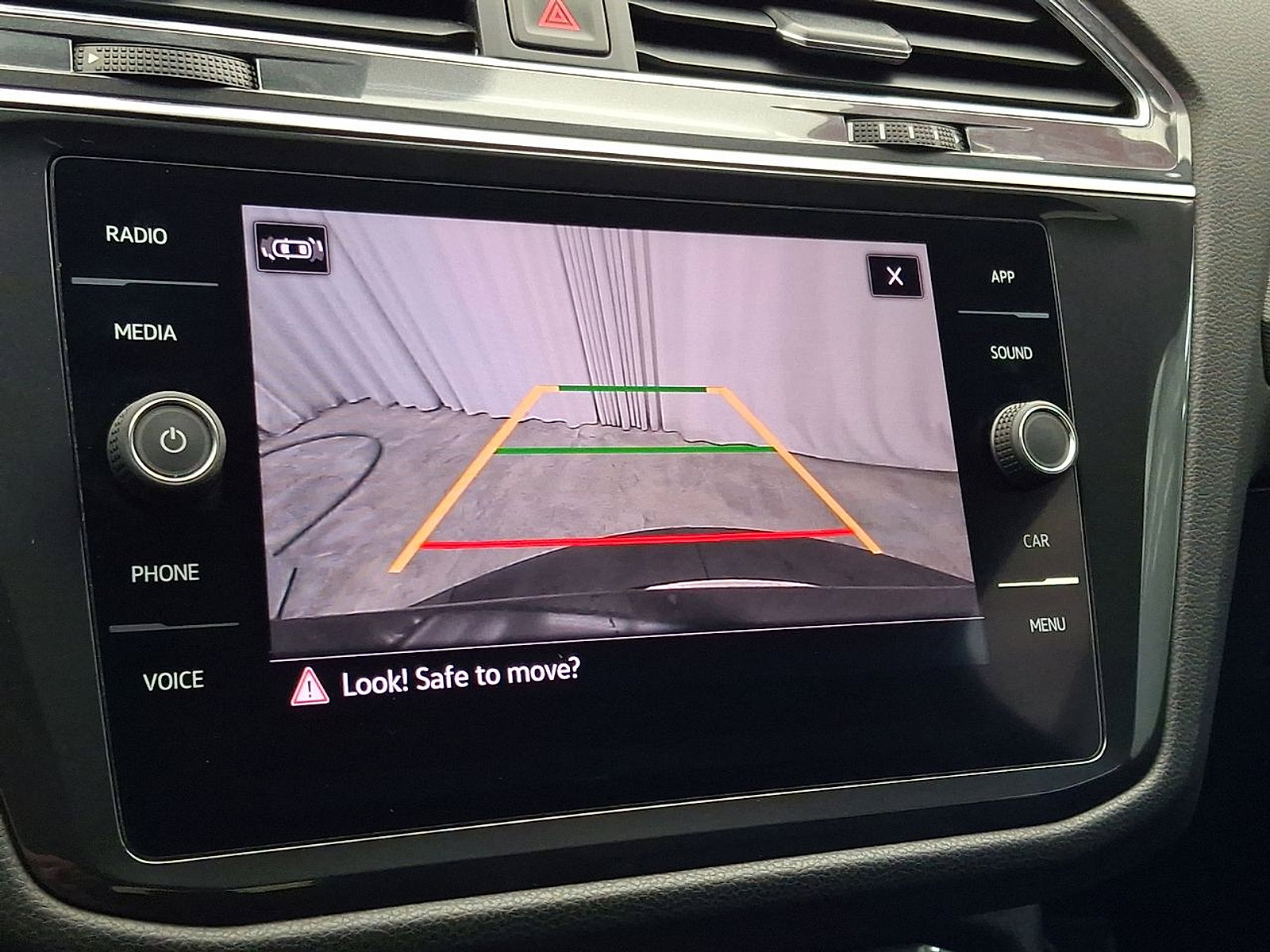 Used 2022 Volkswagen Tiguan SE image 15