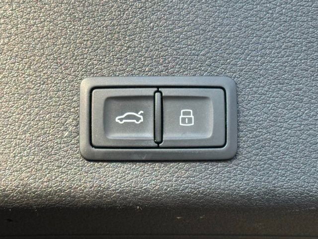 Used 2019 Audi e-tron Premium Plus image 39