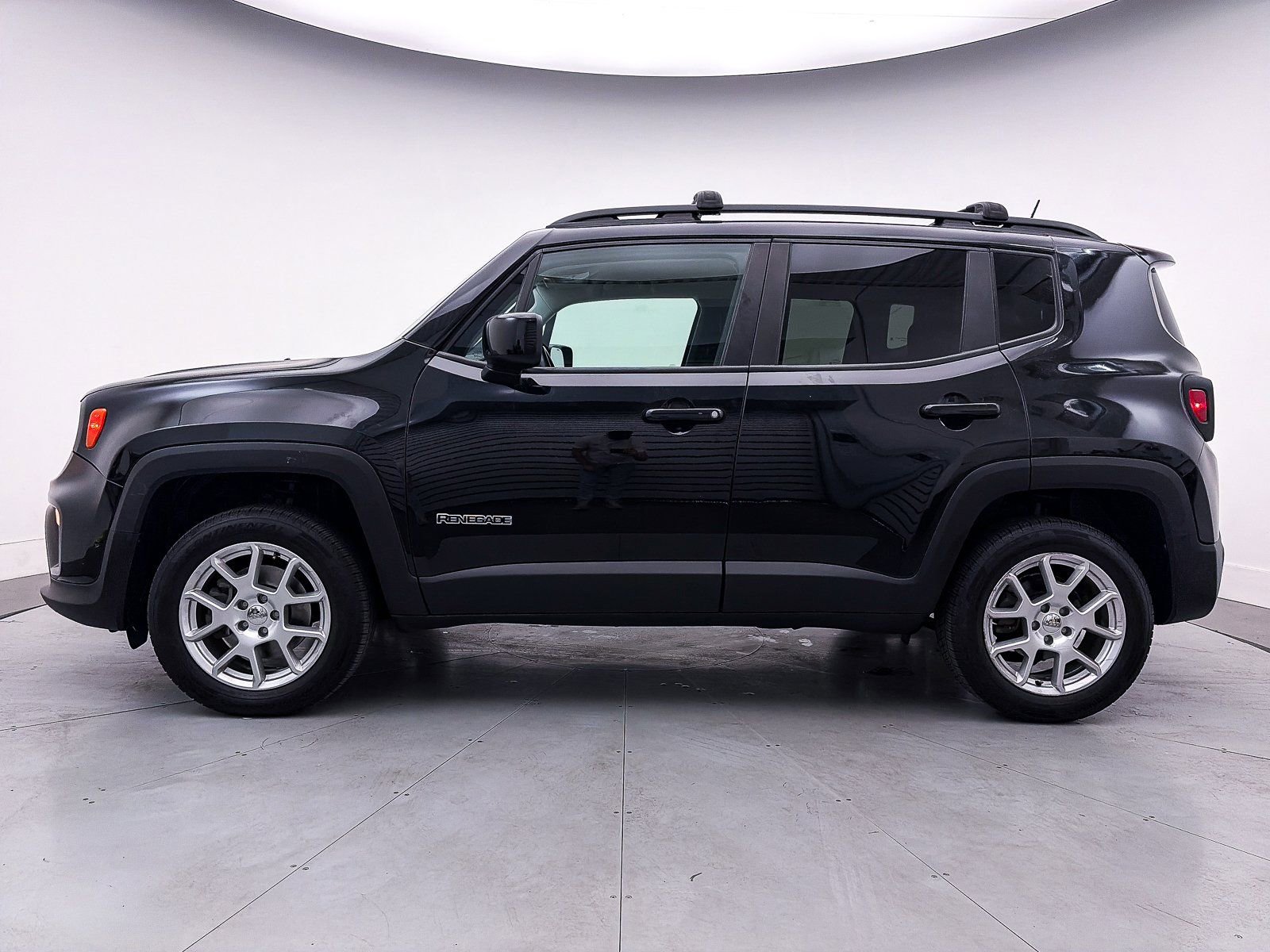Used 2019 Jeep Renegade Latitude w/ Cold Weather Group image 31