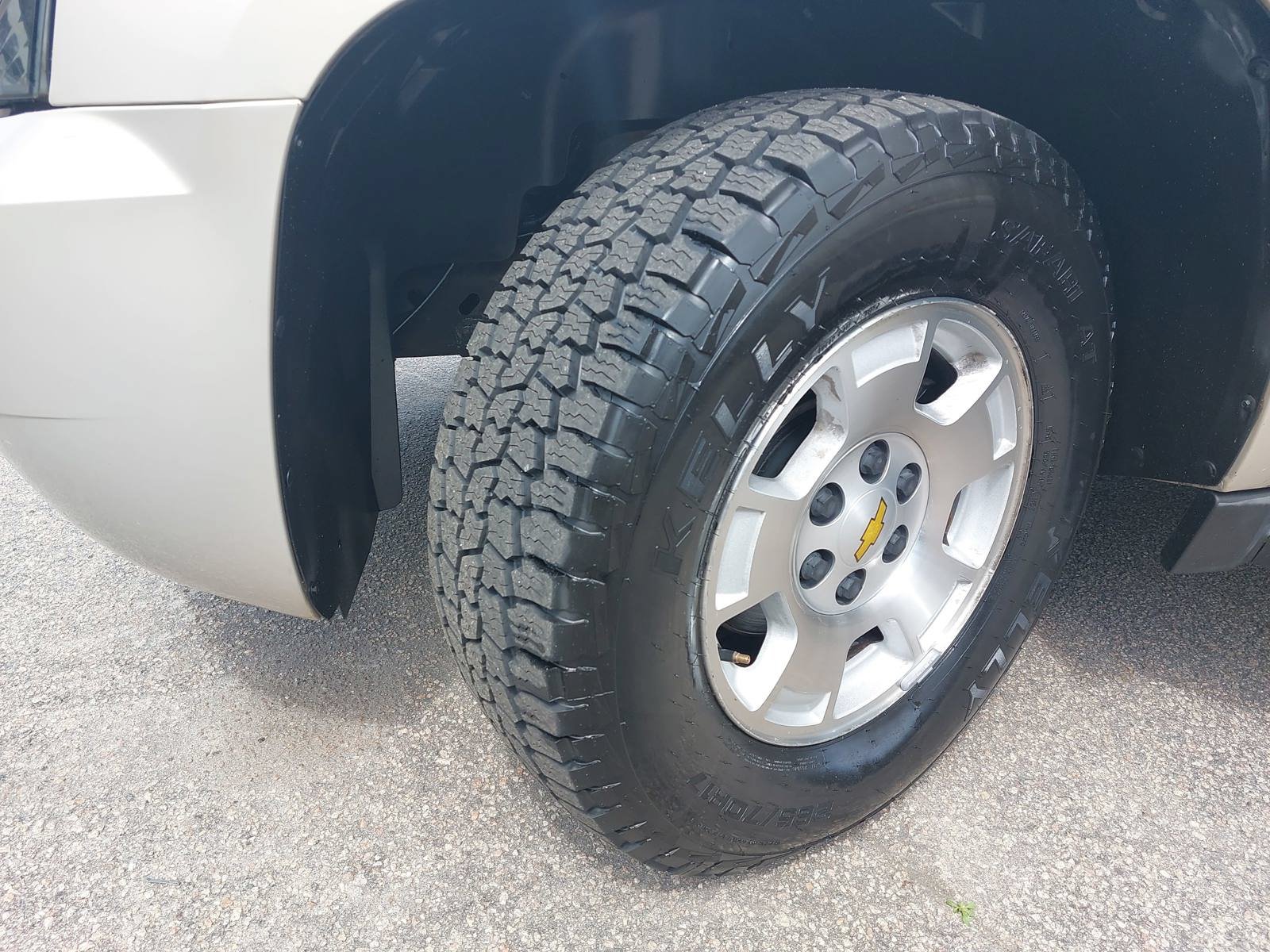 Used 2010 Chevrolet Suburban LS RWD image 27