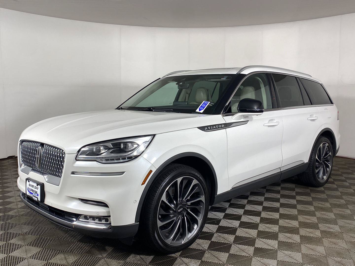 Used 2020 Lincoln Aviator Reserve w/ Equipment Group 202A AWD/4WD image 2