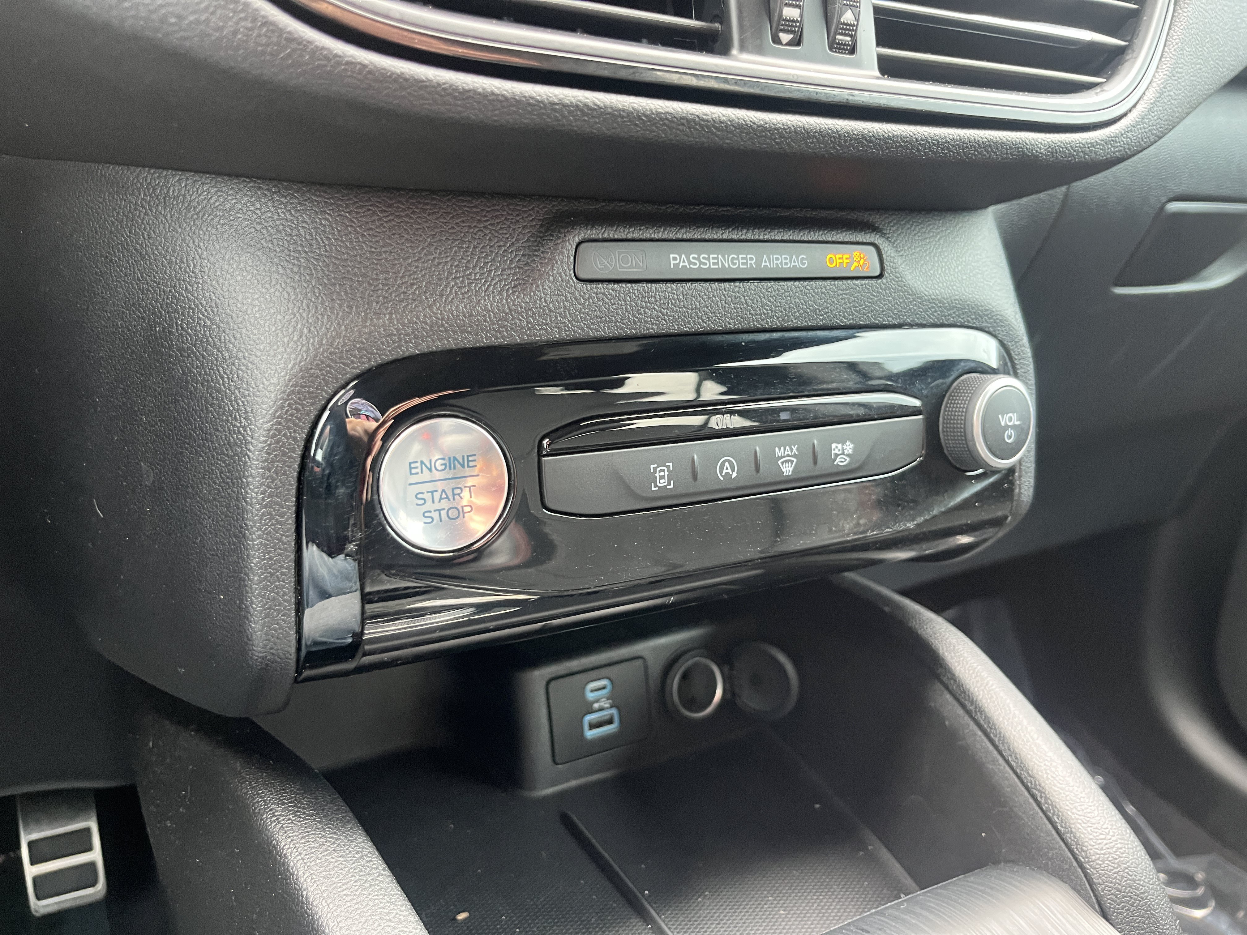 Used 2023 Ford Escape ST-Line w/ Tech Pack #1 FWD image 25