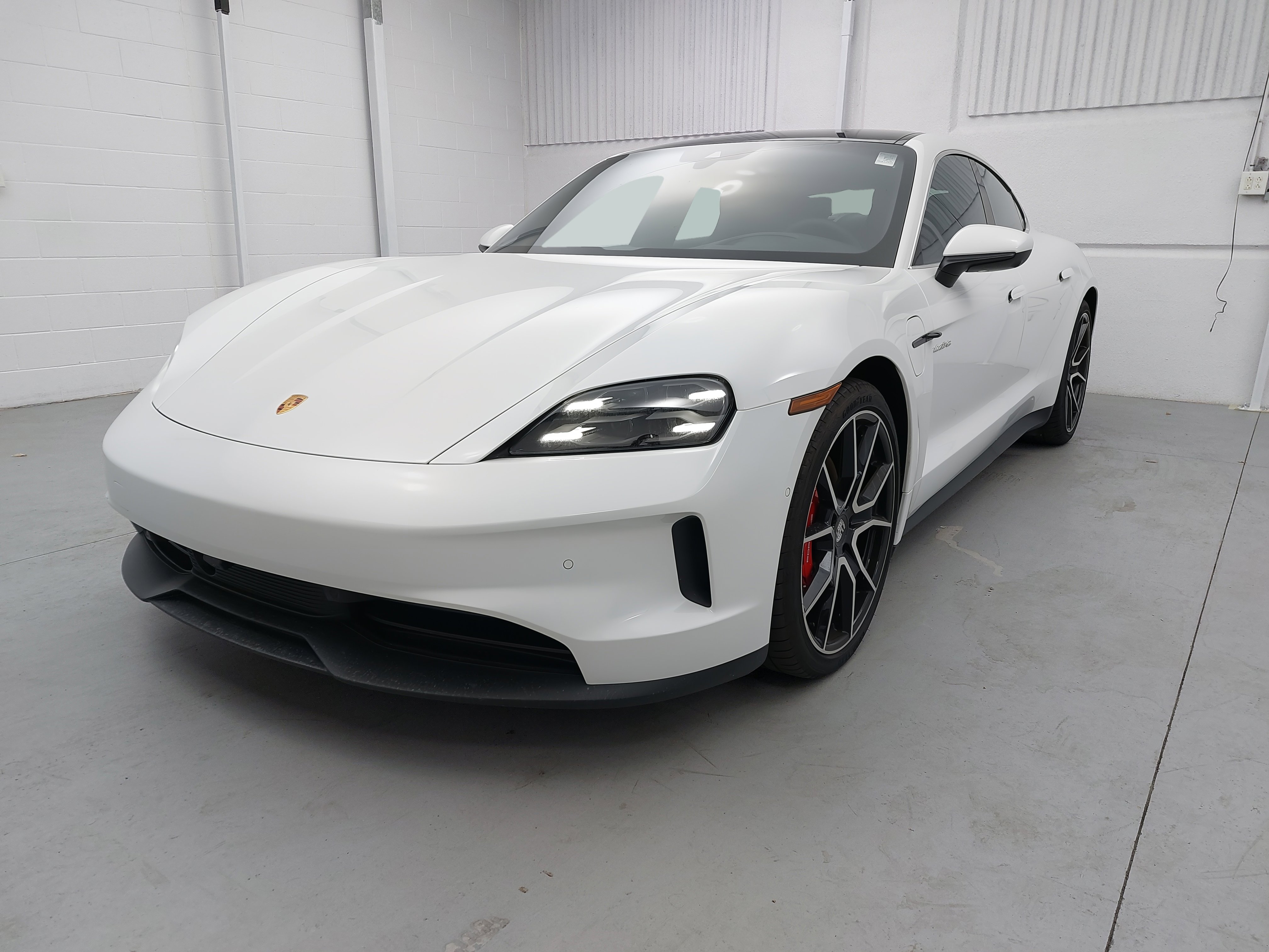 New 2025 Porsche Taycan 4S image 1