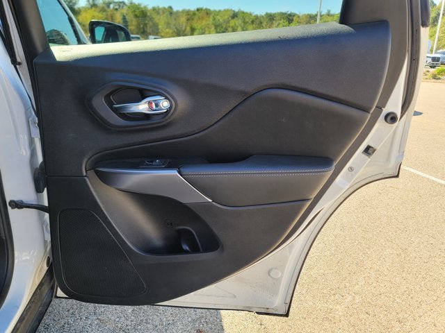 Used 2021 Jeep Cherokee Latitude AWD/4WD image 9