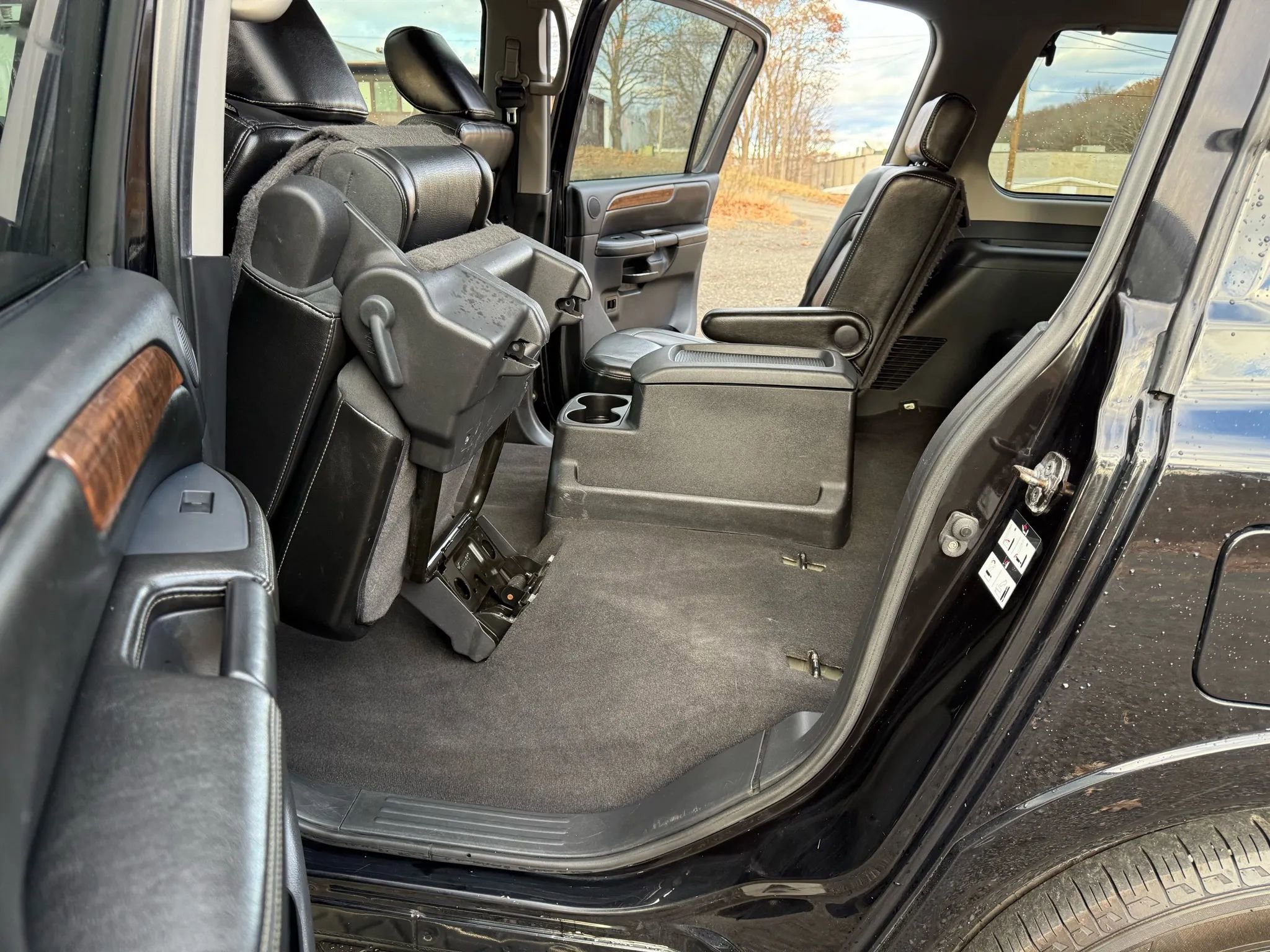 Used 2010 Nissan Armada Platinum w/ Captain Seat Pkg image 28