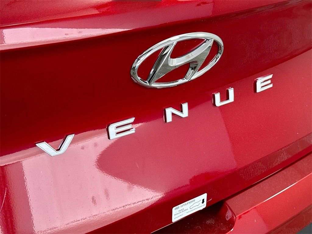 New 2025 Hyundai Venue Limited image 18
