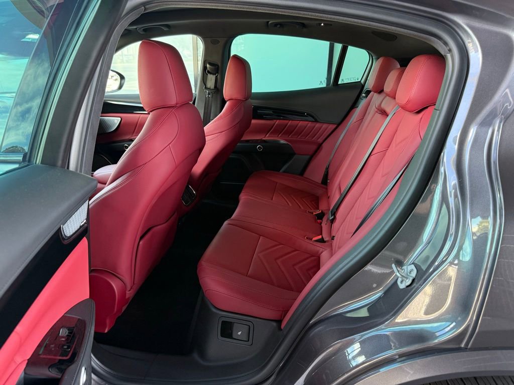 Used 2025 Maserati Grecale Folgore image 9