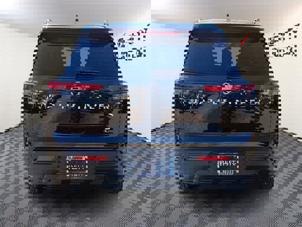 Used 2024 Nissan Pathfinder SV image 5