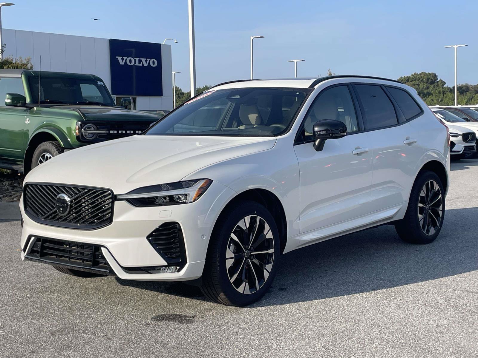 New 2026 Volvo XC60 B5 Plus w/ Protection Package Premier AWD/4WD image 25