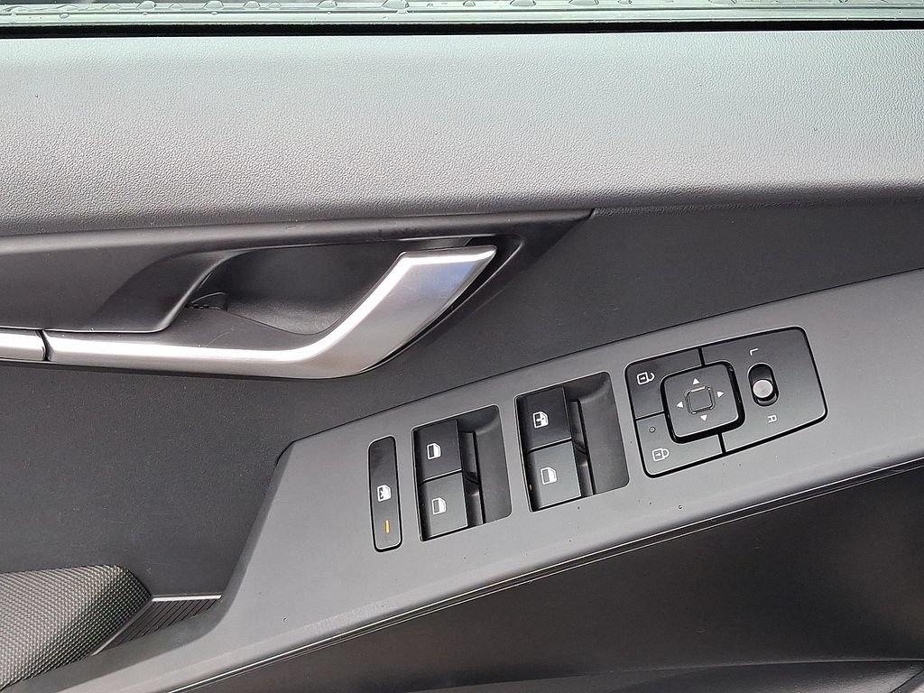 Certified 2023 Kia Niro LX FWD image 2