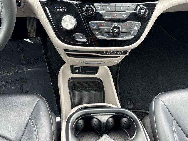 Used 2024 Chrysler Pacifica Touring-L image 15
