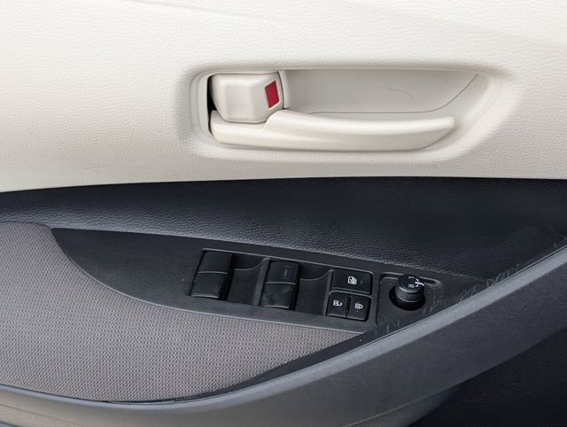 Used 2025 Toyota Corolla LE image 24