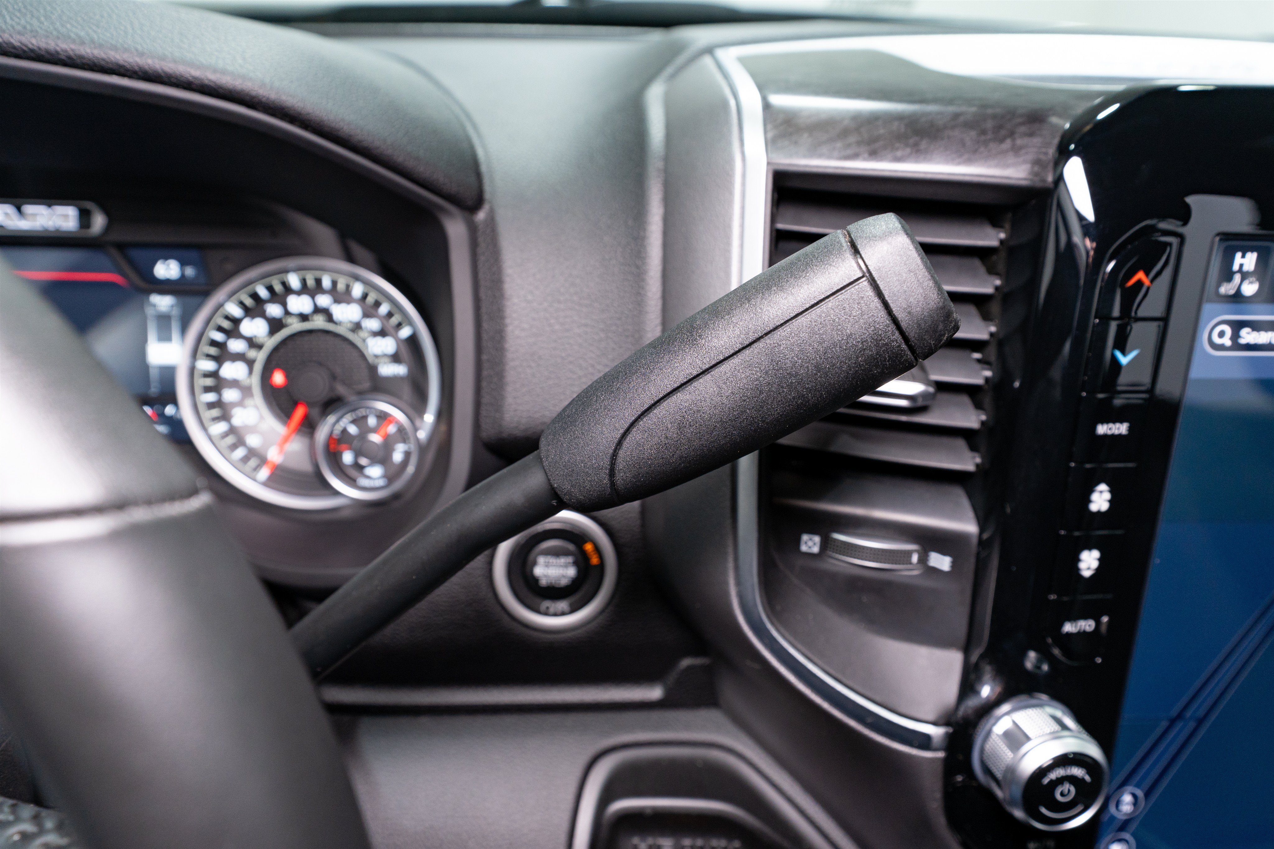 Used 2024 RAM 3500 Big Horn w/ Night Edition AWD/4WD image 31
