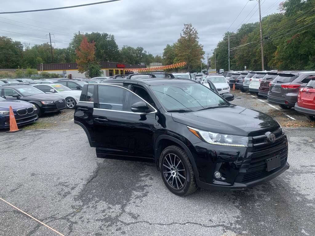 Used 2018 Toyota Highlander SE image 6