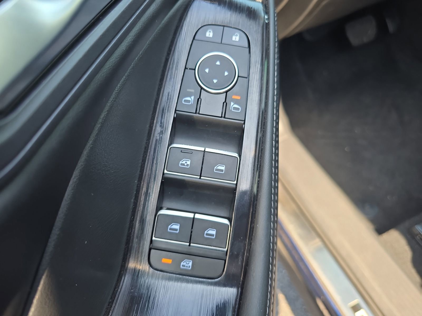 Used 2024 Nissan Rogue SL w/ SL Premium Package image 14