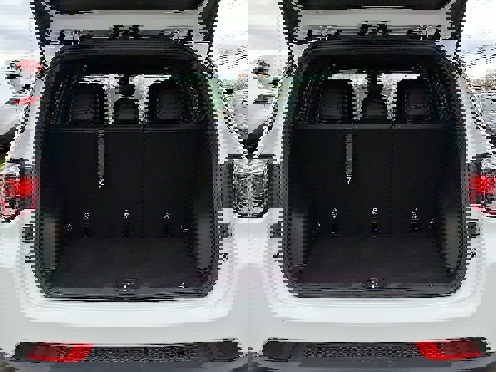 Used 2023 Jeep Compass Latitude image 28