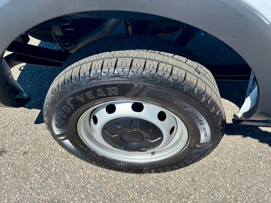 Used 2023 Ford Transit 250 Medium Roof image 33