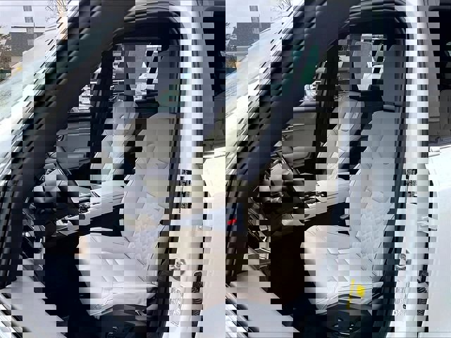 Used 2025 Volvo XC90 B6 Plus image 21