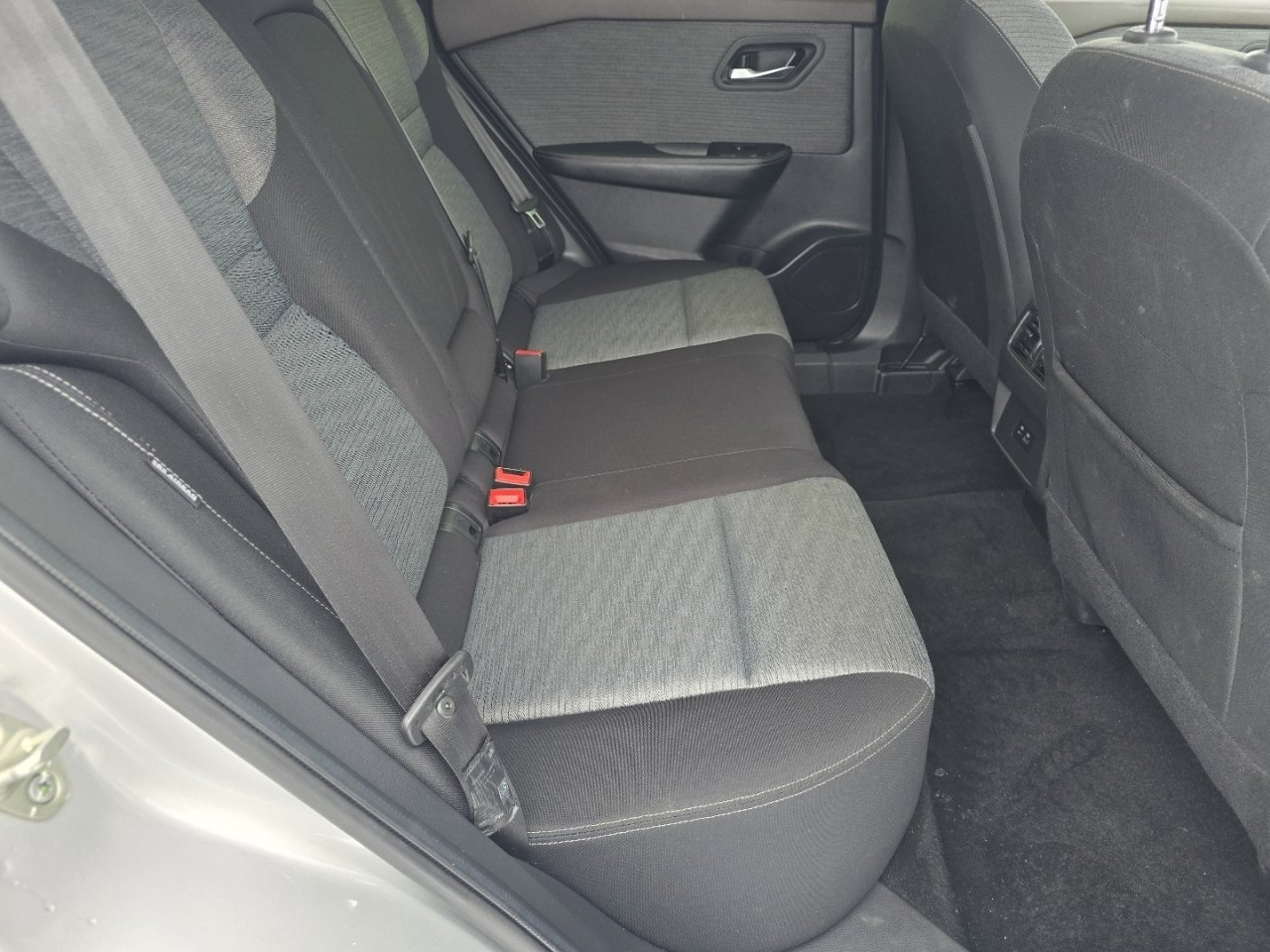 Used 2023 Nissan Rogue SV image 19