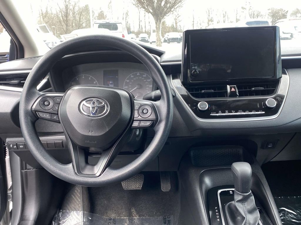 Used 2025 Toyota Corolla LE image 26