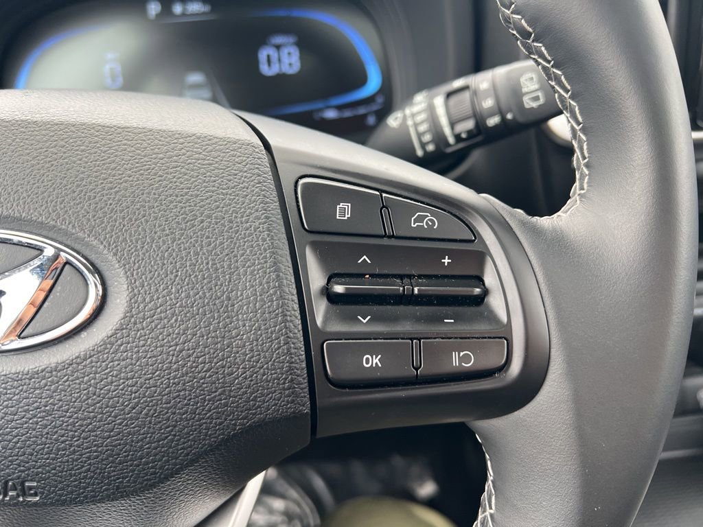 Used 2025 Hyundai Venue SEL image 18